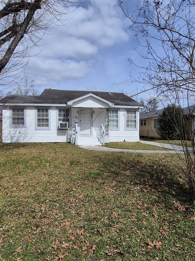 Building Photo - 3515 Ozark St