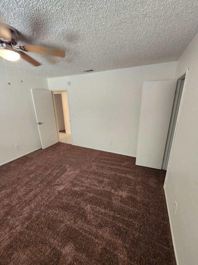 Building Photo - Newly Renovated! Spacious 4-Bed, 2-Bath Ho...