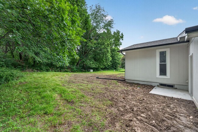 Building Photo - Italian Estates Property Management
