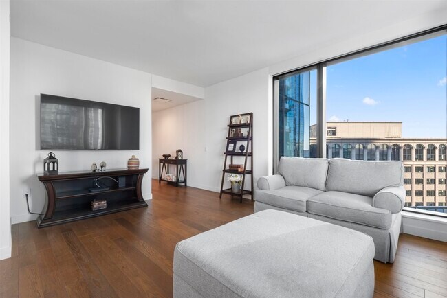 Building Photo - 99 Hudson St