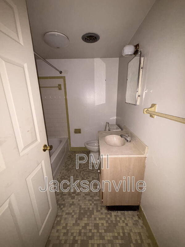 Building Photo - 5216 Seaboard Ave