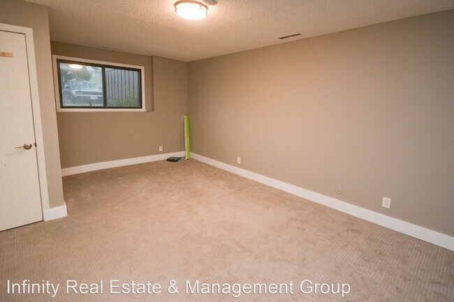 Building Photo - 3 br, 2 bath House - 1221 1st St SW #300