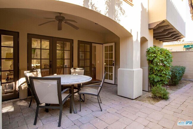 Building Photo - 443 Villaggio N