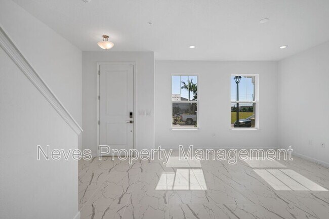 Building Photo - 1601 Pinecliff Dr