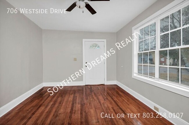 Building Photo - 706 Westside Dr