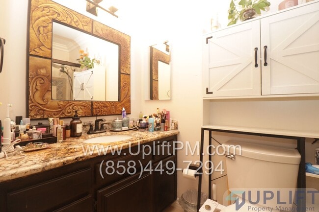 Building Photo - 4 Bed 2 Bath Home With Fenced Backyard