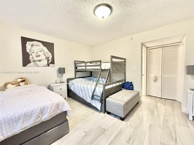Building Photo - 3800 Oaks Clubhouse Dr