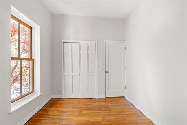 Building Photo - 17 Cazenove St