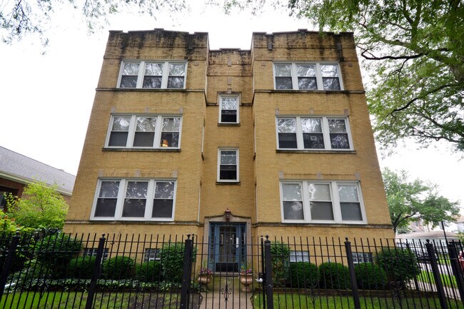 Primary Photo - 4654 N Avers Ave
