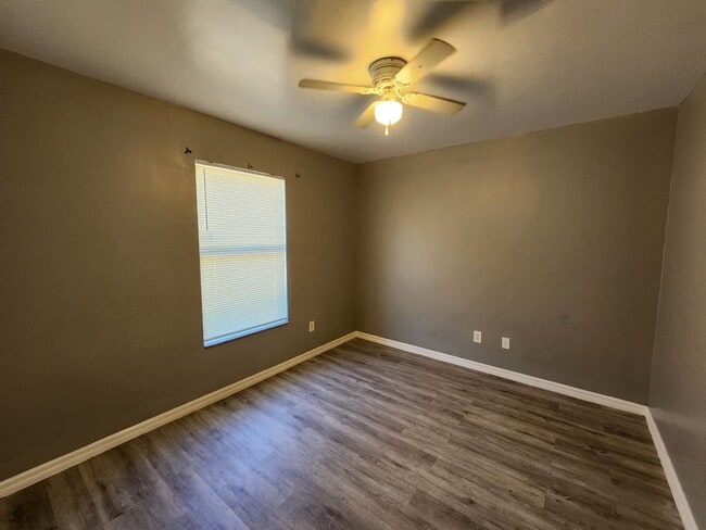 Building Photo - 2417 George Ave S