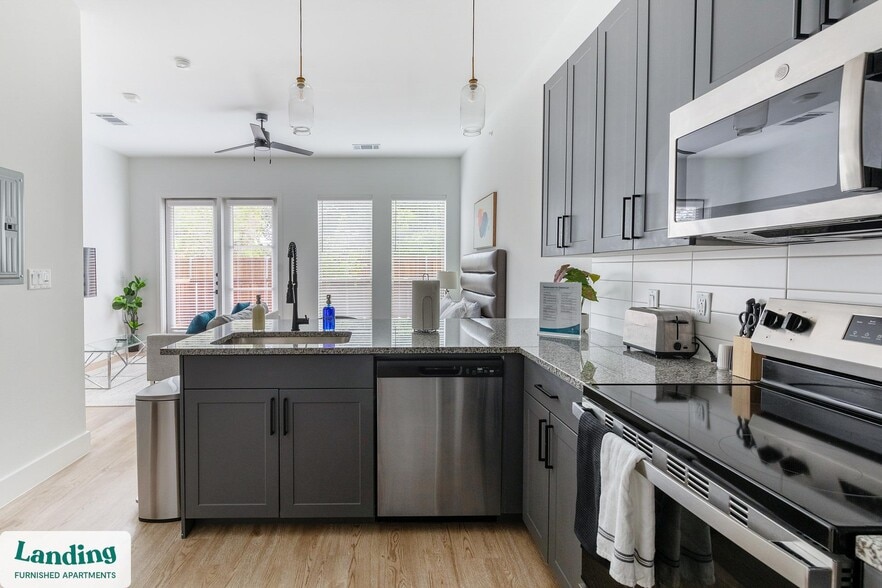 Building Photo - 650 E Sycamore St