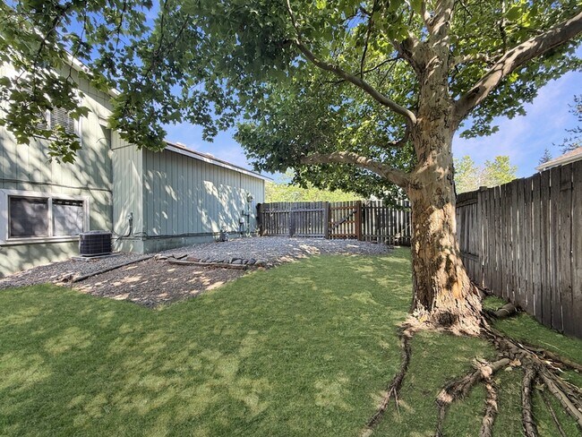 Building Photo - 2565 N Stagecoach Dr