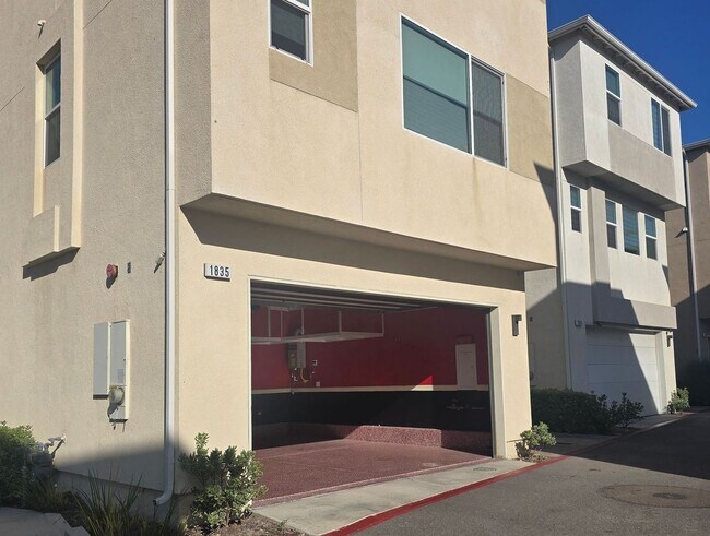 Building Photo - 1835 Vesta Dr
