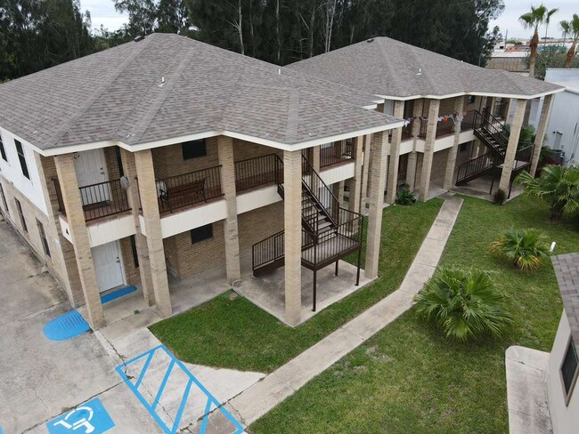 Building Photo - Luxury Apartments 2