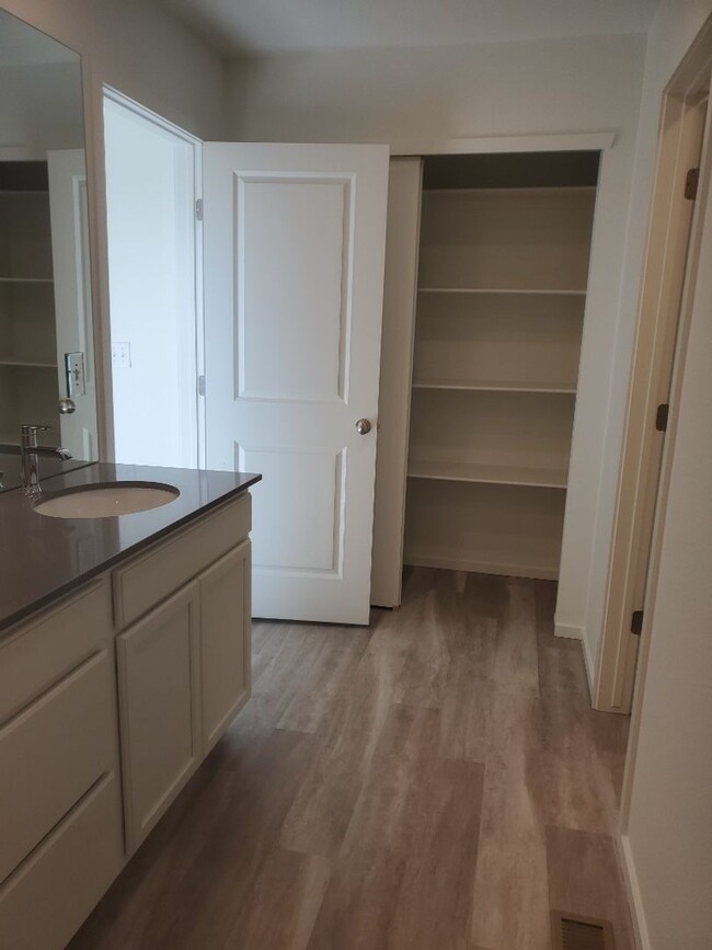 Building Photo - Exquisite 3 Bed 2.5 Bath Single Family Home