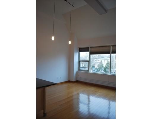 Building Photo - 290 Pleasant St
