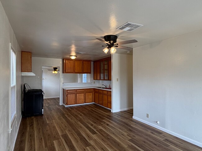 Building Photo - THREE BEDROOM ONE BATH HOME