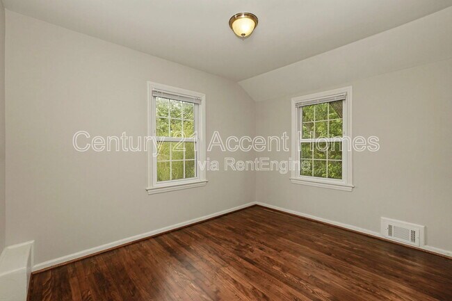 Building Photo - 2707 Jefferson Dr