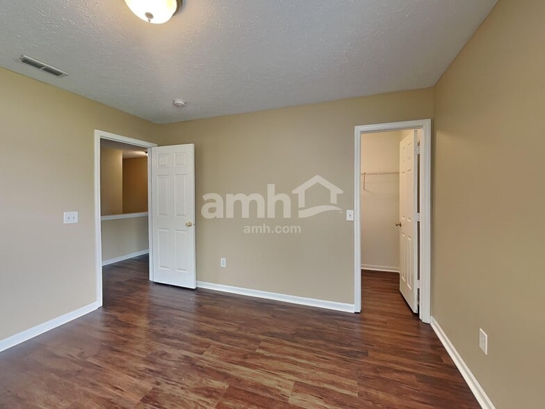 Building Photo - 10640 Standish Pl