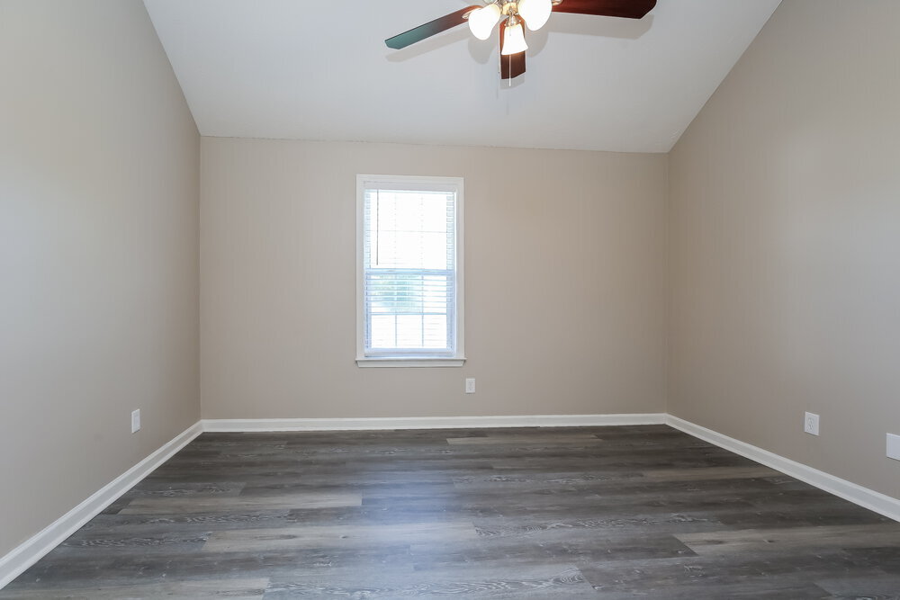 Building Photo - 1585 Ridgemont Dr