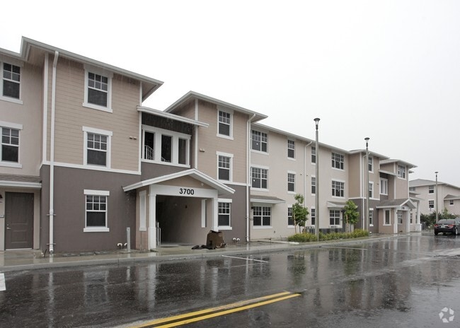 Building Photo - Oakland Preserve