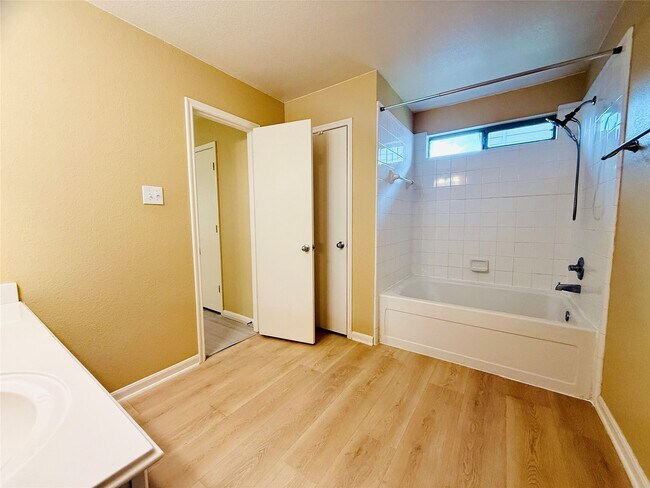 Building Photo - 16750 Bending Creek Ln