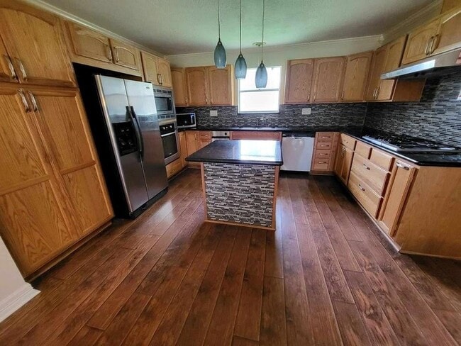 Building Photo - 20914 TX-35
