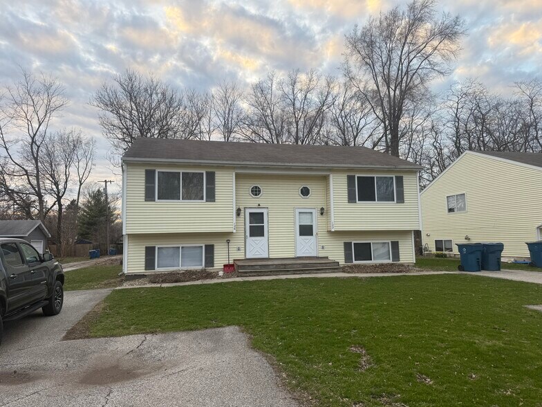 Building Photo - 122 Jeffrey St