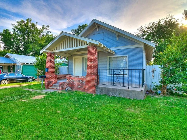 Building Photo - N. McKinley Ave - Triplex