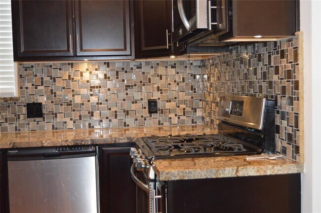 Building Photo - 3114 Greenridge Dr