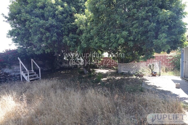 Building Photo - 3-Bedroom, 2-Bathroom w/ Garage + Washer/D...