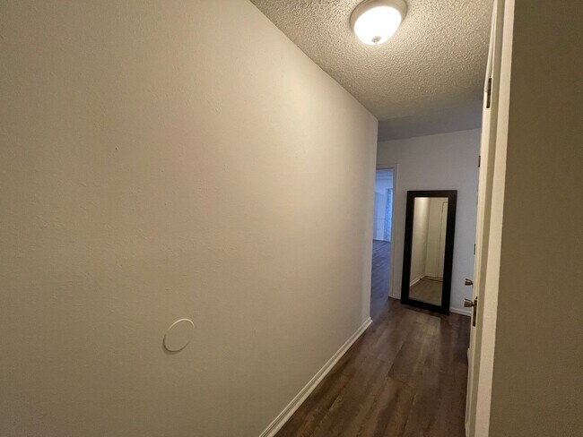 Building Photo - Beautifully Maintained Single-Level Home