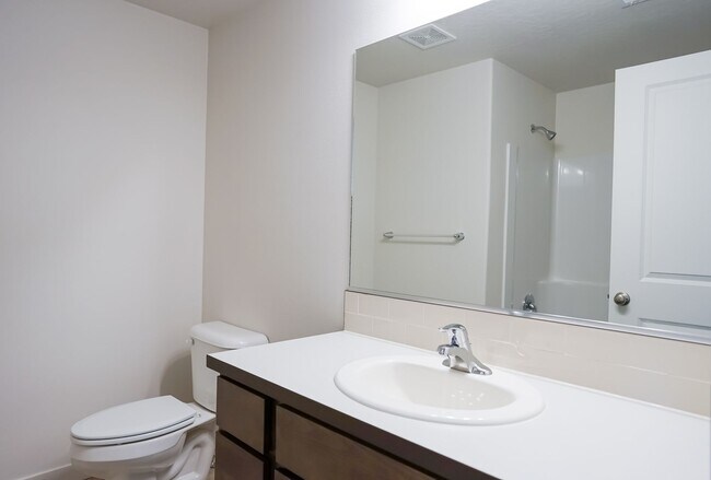 Building Photo - 4 Bedroom, 2.5 Bath New home