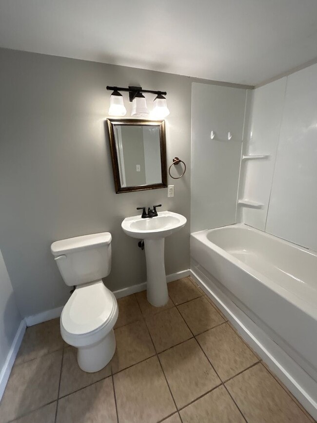 Building Photo - 3 BR 2 BA House with Garage