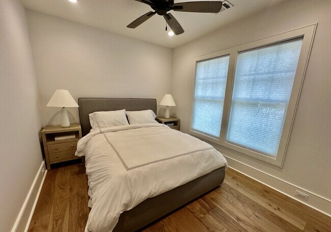 Building Photo - Low Country Cottage located in the Heart of Bluffton!