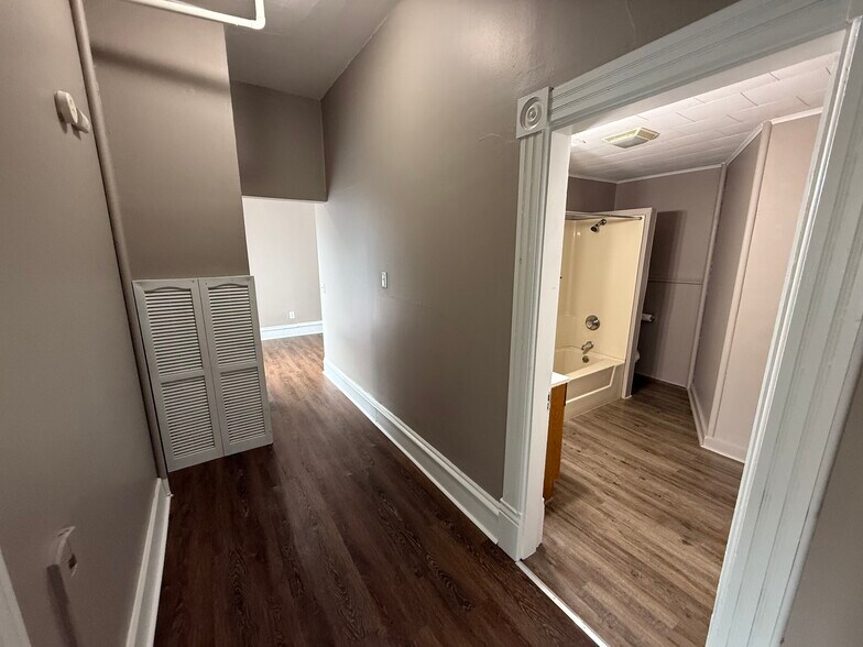 Building Photo - 501 S 10th St