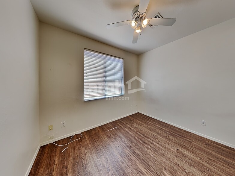 Building Photo - 9428 W Riverside Ave