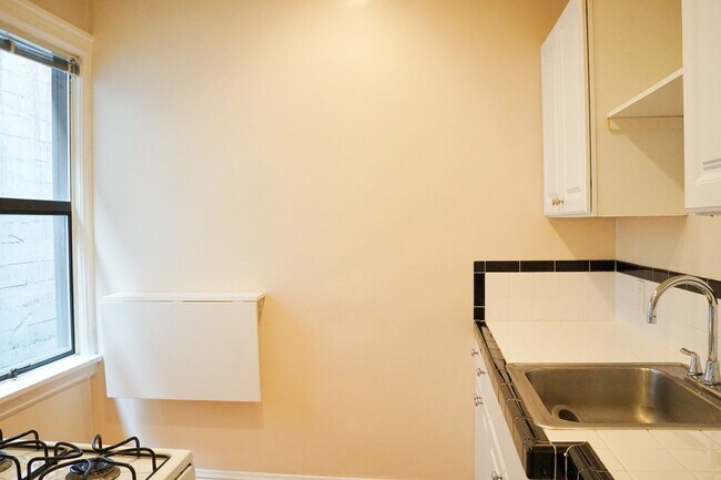 Building Photo - Charming NW Studio Close to Providence Par...