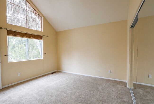 Building Photo - 3 Bedroom + Loft + Office Oceanside Home