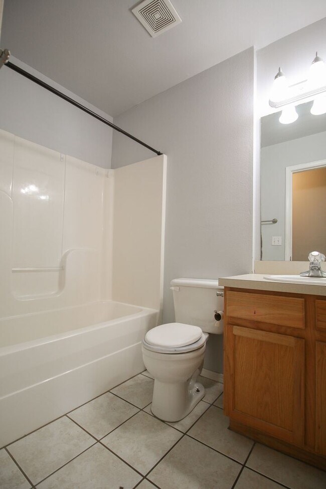 Building Photo - 3 Bed 2 Bath Rental Home in Tulsa