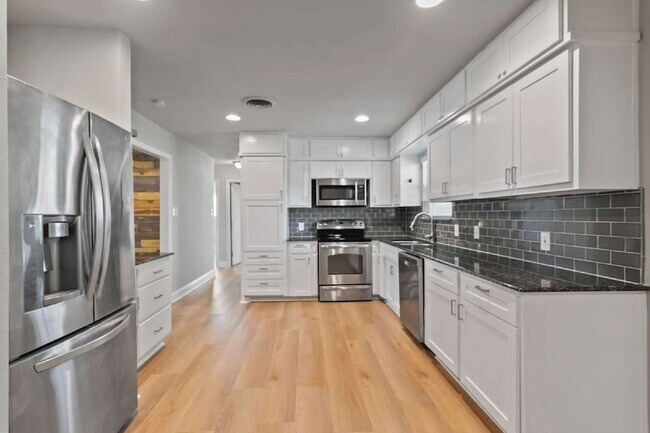 Building Photo - 5312 Odessa Ave