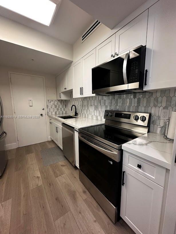 Building Photo - 5055 Collins Ave