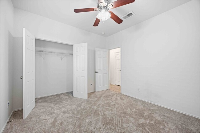 Building Photo - 5803 Camelia Evergreen Ln