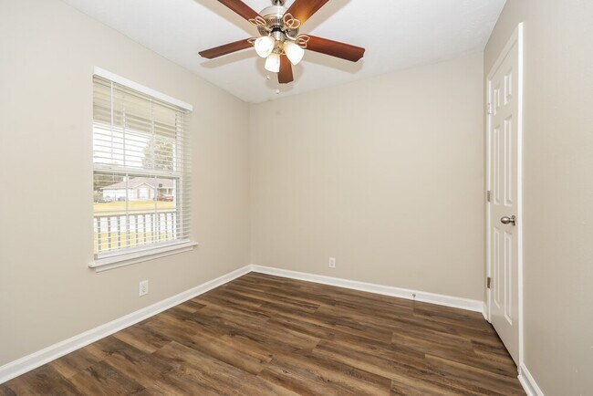 Building Photo - 872 Lavergne Ln