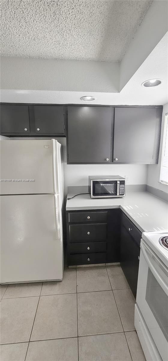 Building Photo - 3380 Pinewalk Dr N