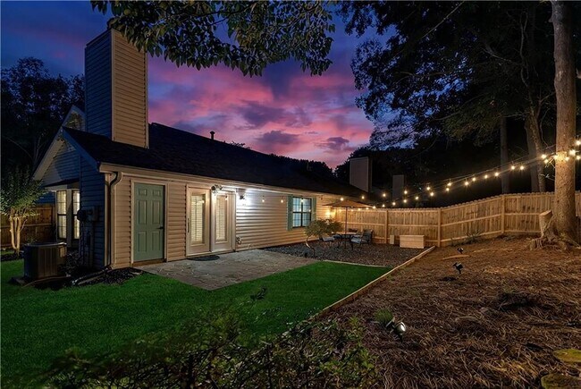 Building Photo - 5097 Village Green Way