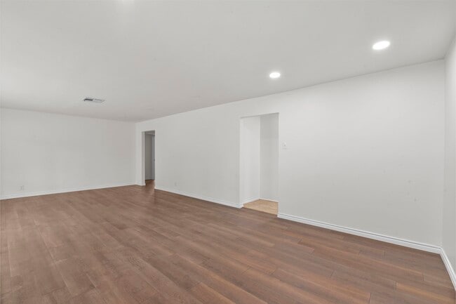 Building Photo - 5011 Redstart St