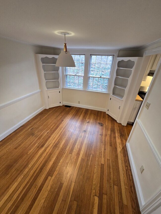 Building Photo - 5 Hillside Ave