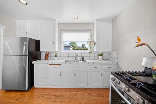Building Photo - 2854 Mayflower Ave