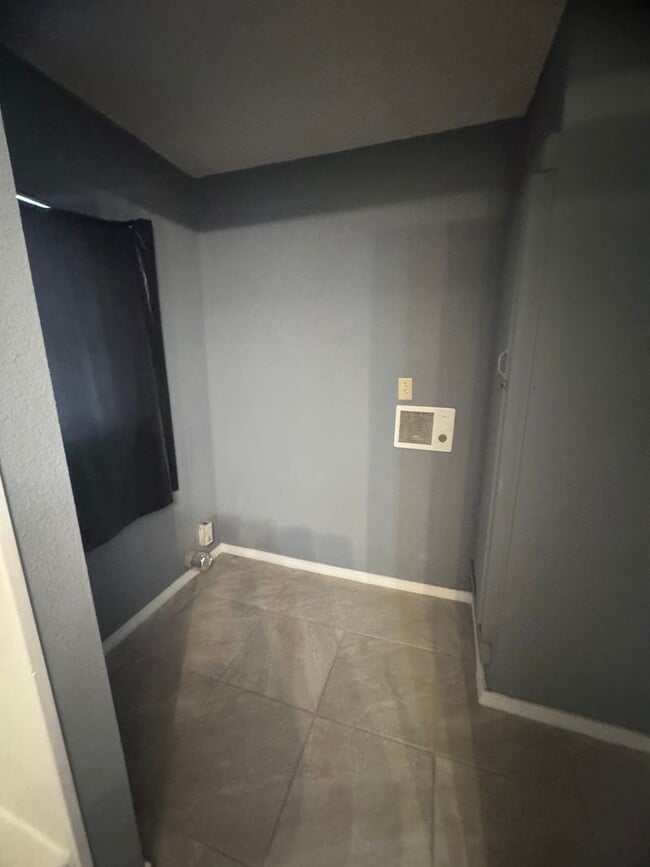 Building Photo - Remodeled 2 bedroom 1 bath